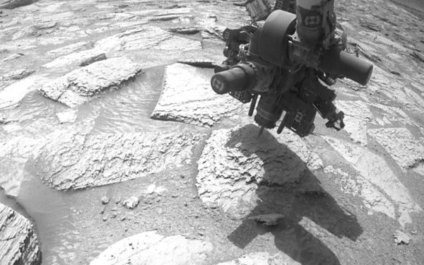 „Curiosity“ turėjo paimti mėginį, bet įvyko neregėtas incidentas: NASA teko improvizuoti
