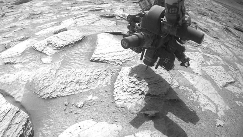 „Curiosity“ turėjo paimti mėginį, bet įvyko neregėtas incidentas: NASA teko improvizuoti