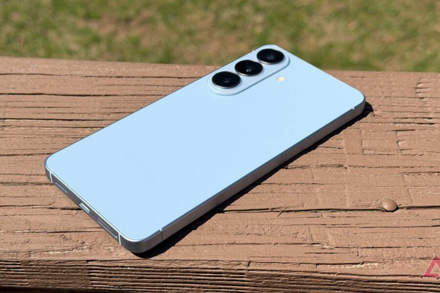 „One UI 8.5“ nukeltas: „Samsung“ žada paaiškinimus, bet vartotojai laukia konkrečių datų