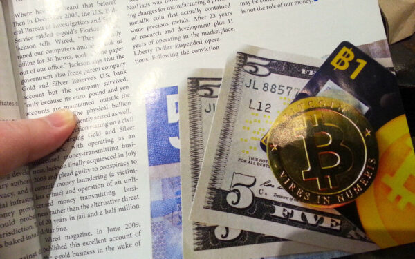 Po ilgos tylos suaktyvėjo „Satoshi eros“ bitkoinų piniginė: į brokerius perkelta apie 187 mln. eurų