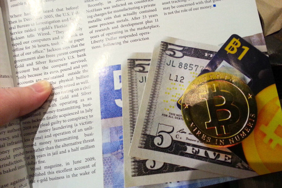 Po ilgos tylos suaktyvėjo „Satoshi eros“ bitkoinų piniginė: į brokerius perkelta apie 187 mln. eurų