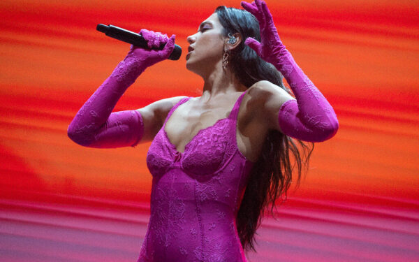 Dua Lipa manikiūro pasirinkimas jau vadinamas vasaros hitu: derės prie visko