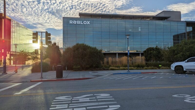 Bendruomenė sukilusi: naujas „Roblox“ sprendimas įtraukti dirbtinį intelektą vadinamas pavojingu