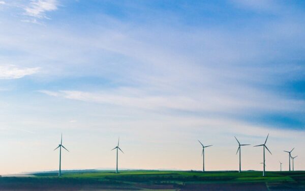 Žalioji energetika atsitrenkė į nacionalinį saugumą: kaltinamos besisukančios jėgainių mentės