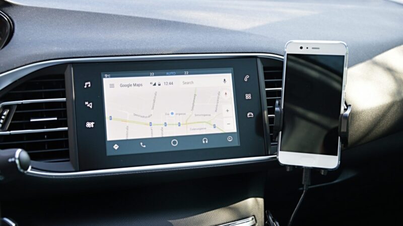 „Google“ stiprina DI automobiliuose: „Android Auto“ integruos dar daugiau „Gemini“ galimybių