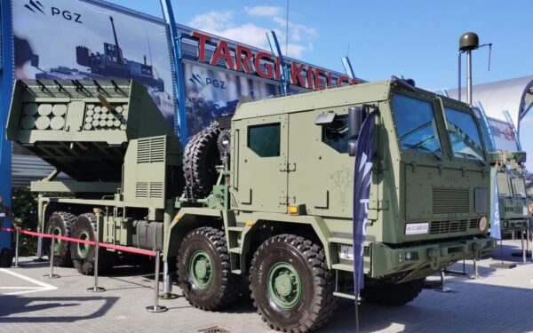 Lenkijos raketinė artilerija demonstruoja ambicijas: per NATO pratybas užfiksuotas rekordinis šūvis