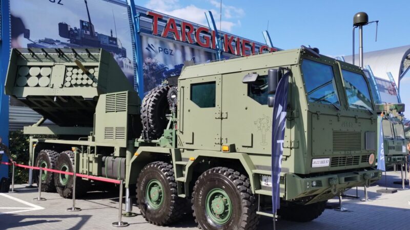 Lenkijos raketinė artilerija demonstruoja ambicijas: per NATO pratybas užfiksuotas rekordinis šūvis
