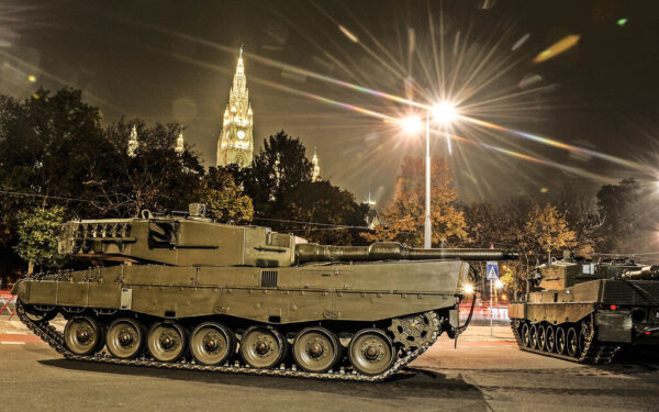 „Leopard 2A4“ parodoje: Šiaurės Korėjoje parodyta Ukrainoje apgadinta Vakarų technika