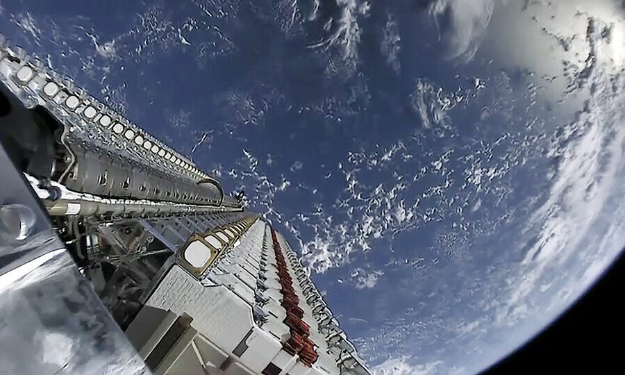 „SpaceX“ atskleidė neįprastą „Starlink“ perspektyvą: vaizdas primena mokslinę fantastiką