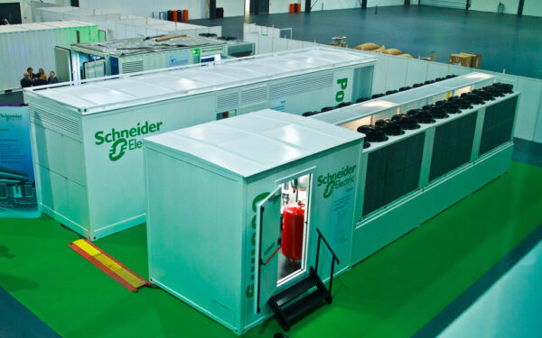 „Schneider Electric“ perspėja: daugeliui energijos taupymas vis dar baigiasi ties LED lemputėmis