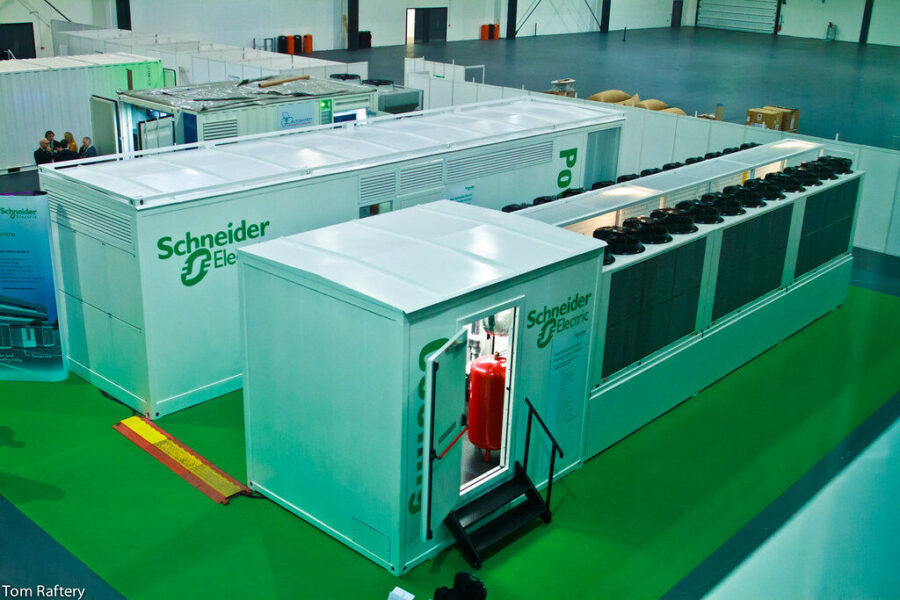 „Schneider Electric“ perspėja: daugeliui energijos taupymas vis dar baigiasi ties LED lemputėmis