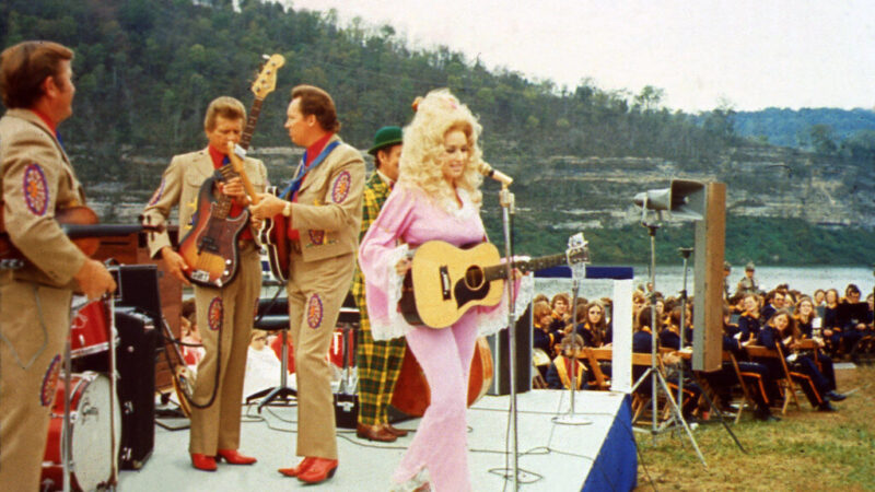 Las Vegaso planai griūva: po gydymo komplikacijų, Dolly Parton atidėjo svarbius pasirodymus