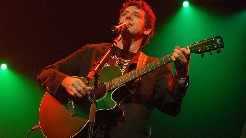 Prancūziją sukrėtė nauji kaltinimai Patrickui Brueliui: viešumoje pasirodė dešimtys liudijimų