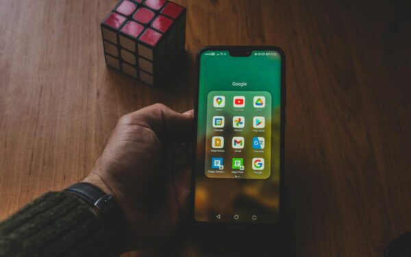 „Google“ atnaujina programėlių dizainą: dalis vartotojų jau piktinasi naujomis ikonėlėmis