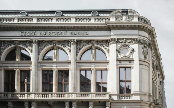 Dirbtinis intelektas ateina į bankus: „Performativ“ automatizuoja visą investavimo ciklą