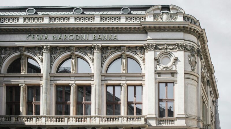 Dirbtinis intelektas ateina į bankus: „Performativ“ automatizuoja visą investavimo ciklą