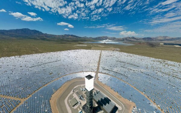 Vienas garsiausių saulės energijos projektų pasaulyje „Ivanpah“ sulaukė kritikos: kilo ekologų ginčas