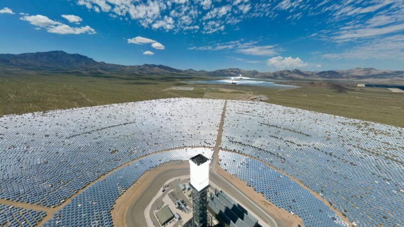 Vienas garsiausių saulės energijos projektų pasaulyje „Ivanpah“ sulaukė kritikos: kilo ekologų ginčas