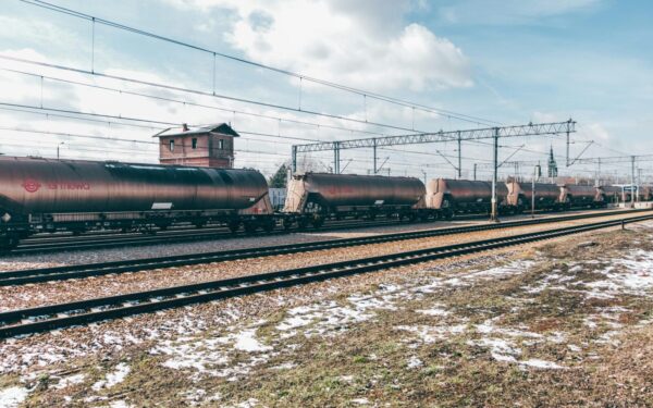 Lenkijos krovinių milžinė stabdo kritimą: ekspertai svarsto ar to pakaks išvengti naujų problemų