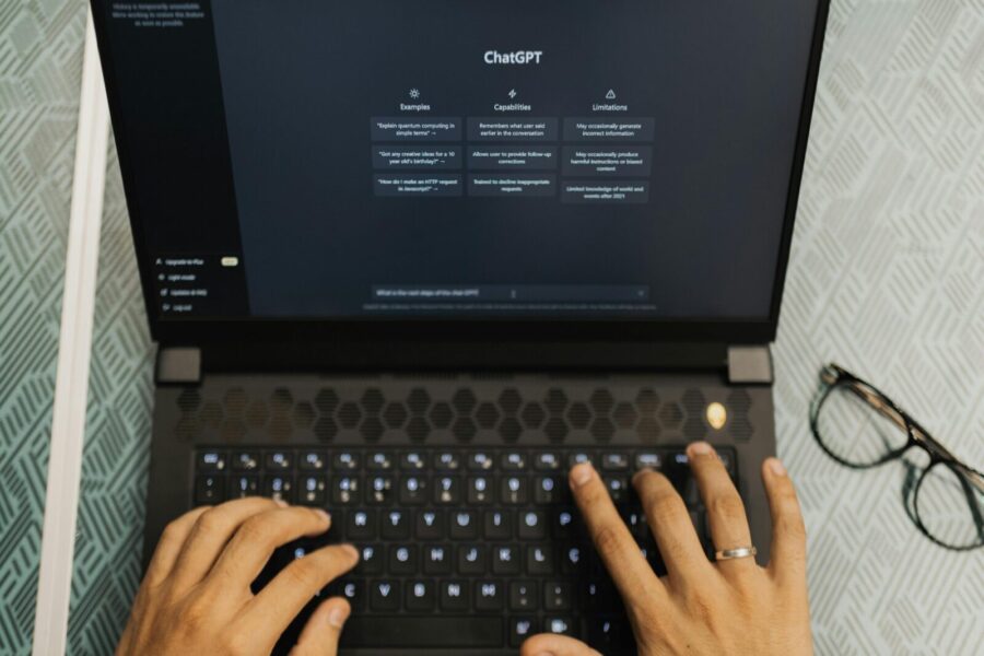 Kalbos apie „OpenAI“ telefoną gausėja: pagrindinis akcentas, DI pačiame įrenginyje