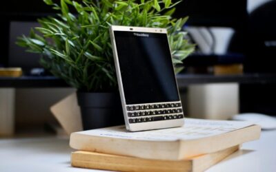 „Clicks“ meta rimtą iššūkį rinkai: telefonas su QWERTY klaviatūra gaus didesnę bateriją ir „Android 17“