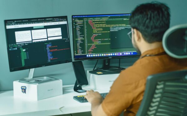„Samsung“ bylinėjasi dėl patentų: siekiama stabdyti sulankstomų telefonų pardavimus