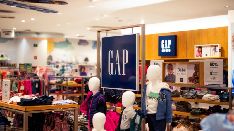 Mirė „Gap“ bendraįkūrėja: kaip ji pakeitė mažmeninę madą ir padėjo ženklui tapti JAV mados simboliu?
