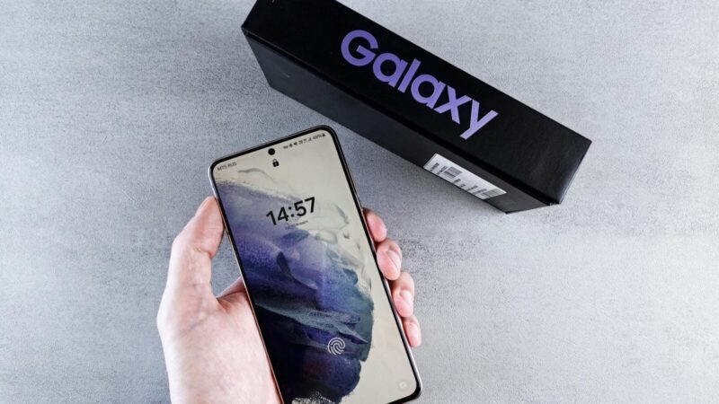 „Samsung“ flagmanų kryptis gali keistis: bazinis „Galaxy S27“ sulaukė dėmesio dar prieš pristatymą