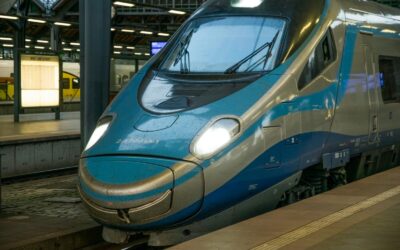 Neįprastas vaizdas Lenkijoje: į bėgius grįžta dvigubi „Pendolino“ traukiniai