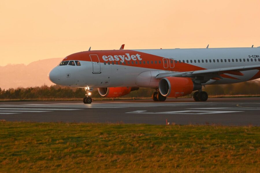 Oro linijos „easyJet“ keleiviams žada daugiau komforto: atsiranda iki 5 cm papildomos vietos