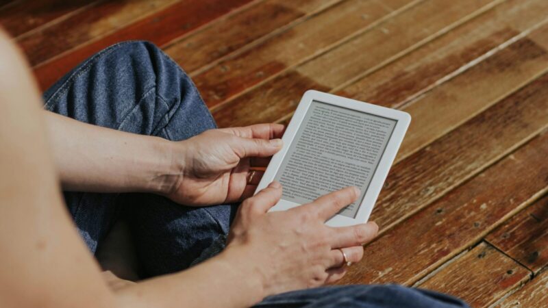 „Amazon“ kritikuojama dėl delsimo: konkurentai jau siūlo tai, ko „Kindle“ trūksta labiausiai