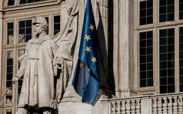 Europos Sąjungos laukia sunkus sprendimas: Kaja Kallas ragina nepasiduoti spaudimui