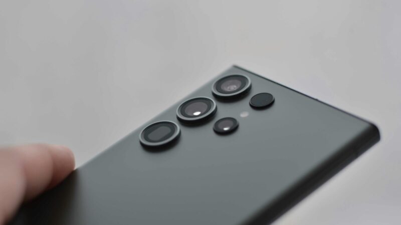 „Samsung“ gali atsisakyti svarbios kameros „Galaxy S27 Ultra“: dėmesys kokybei, o ne kiekiui