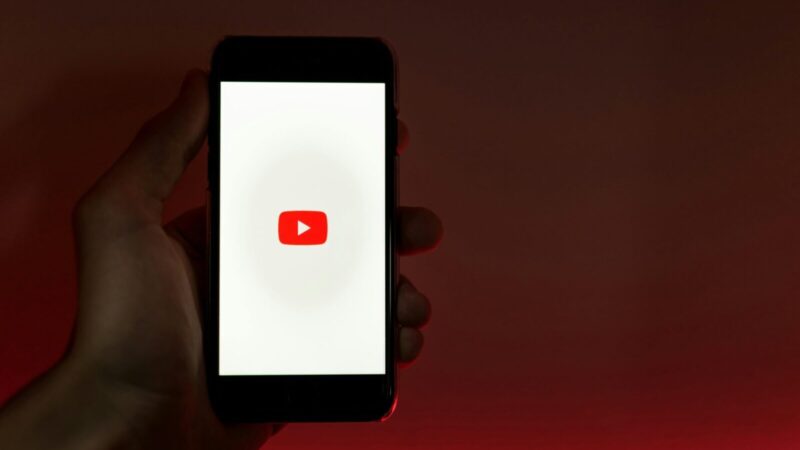 „Youtube“ paleidžia DI kuriamą naujienų srautą: dalis vartotojų jau reiškia nepasitenkinimą