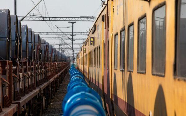 Traukinį Pakistane sudrebino galingas sprogimas: tarp aukų galėjo būti ir šeimų su vaikais