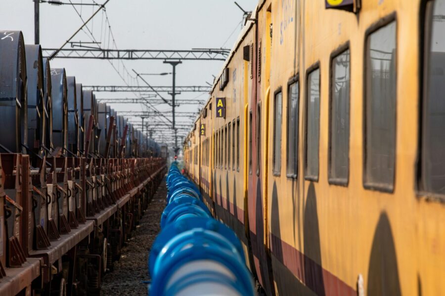 Traukinį Pakistane sudrebino galingas sprogimas: tarp aukų galėjo būti ir šeimų su vaikais