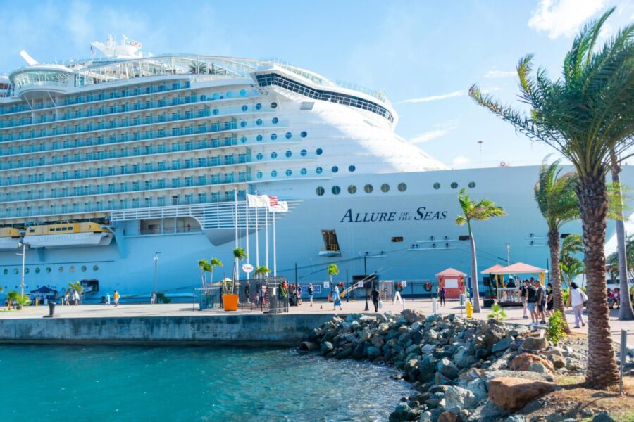 „Royal Caribbean“ plečia „Icon“ klasę: statys dar du milžiniškus kruizinius laivus