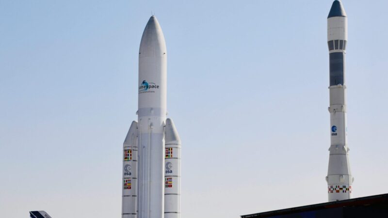 Kinija žengė dar vieną žingsnį Mėnulio link: „Shenzhou-23“ sėkmingai prisijungė prie Tiangong