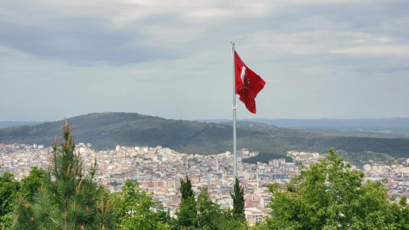 Turkijos ekonomika balansuoja ties pavojinga riba: rinkos jautriai reaguoja į politiką