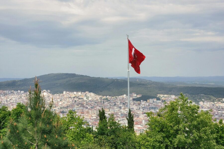 Turkijos ekonomika balansuoja ties pavojinga riba: rinkos jautriai reaguoja į politiką