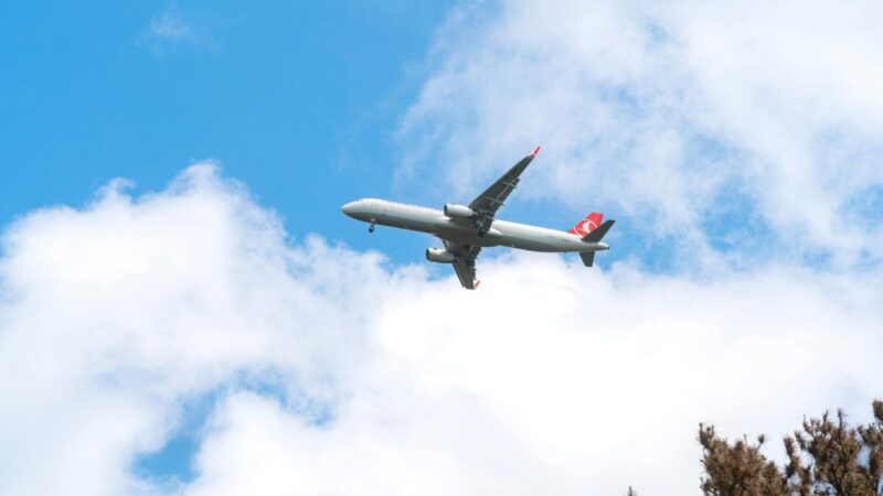 Nauja analizė atskleidė tikrąjį aviacijos mastą: tarša koncentruojasi keliuose oro uostuose