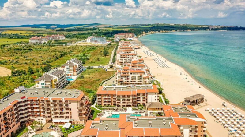 Kol vieni riboja turistus, kiti jų ieško: 7 kryptys, kurios aktyviai vilioja poilsiautojus