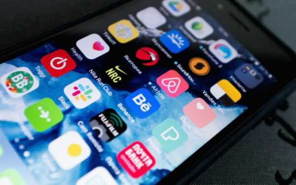 „COSMO“ dingo iš „Play Store“: „Google“ netikėtai paslėpė naują dirbtinio intelekto įrankį