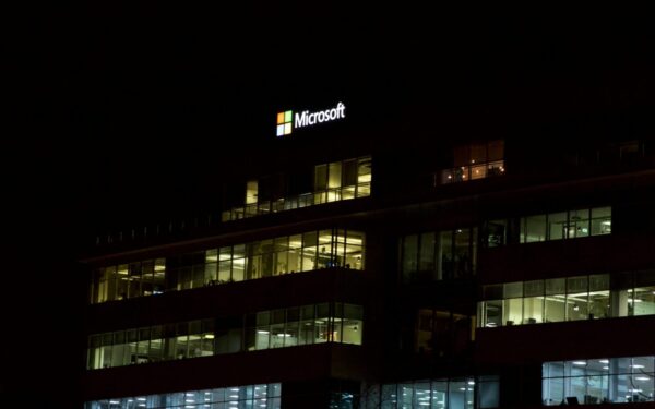 Lustai, remiksai ir 65 mlrd. eurų planas: „Microsoft“ taikosi į naują dirbtinio intelekto sandorį