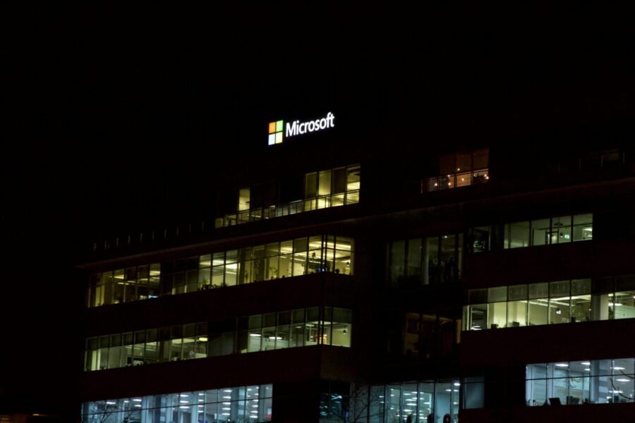 Lustai, remiksai ir 65 mlrd. eurų planas: „Microsoft“ taikosi į naują dirbtinio intelekto sandorį