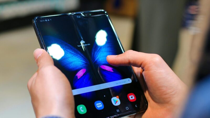„Samsung“ gali nustebinti nauju sulenkiamu flagmanu: dėl platesnio ekrano aukos vieną svarbų dalyką