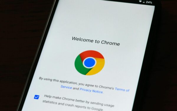 „Google“ integruoja „Gemini“ į „Chrome“: DI analizuos atvertus puslapius realiuoju laiku