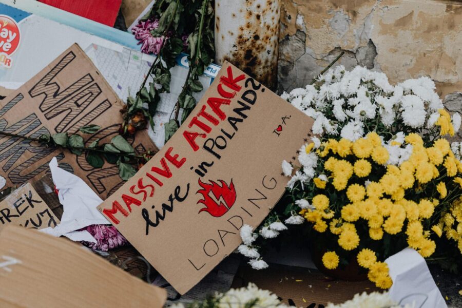 Belgijoje kilo audra: su Paryžiaus teroro atakomis siejamas vyras laikinai paliks kalėjimą
