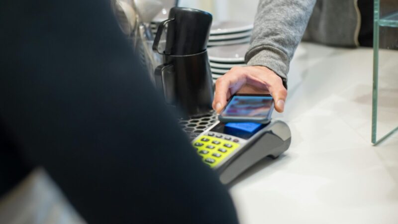 Skrydžių dokumentai telefone taps dar patogesni: „Google“ plečia „Wallet“ funkcijas