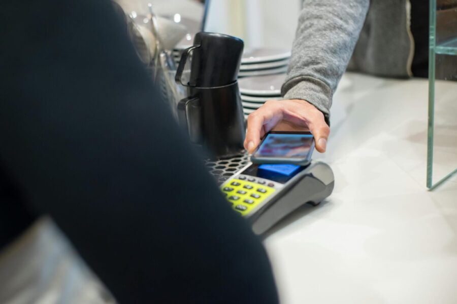 Skrydžių dokumentai telefone taps dar patogesni: „Google“ plečia „Wallet“ funkcijas